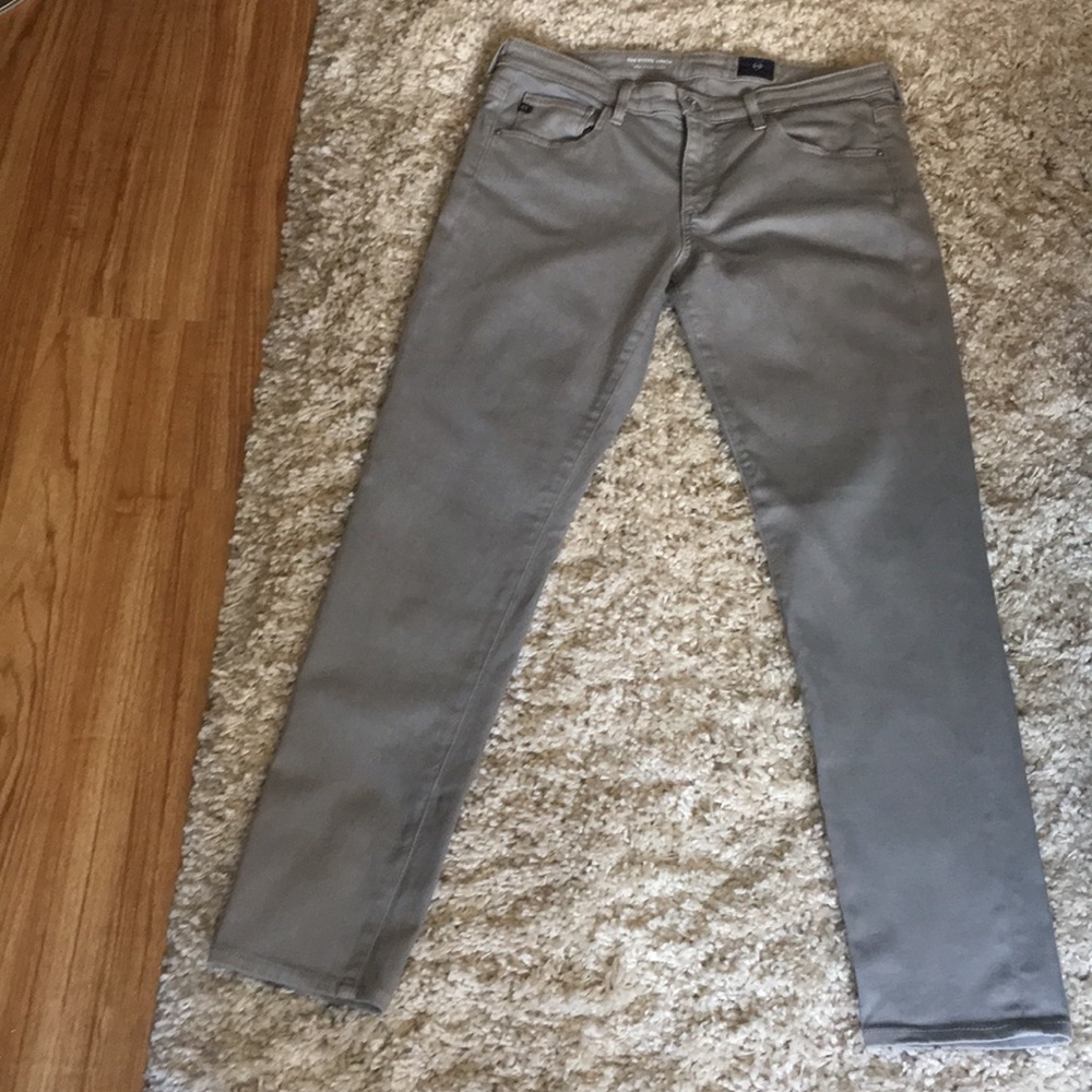 AG light gray jeans. The Stevie Ankle. Size 29R.